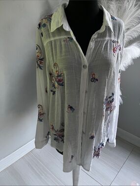 fig and flower White Blouse with Olive Green Tree Label and Pink Script